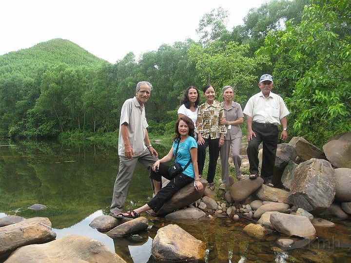 Thay Ky, Co Anh, Co Thu, Co Le, Co Soan, Thay Dung.JPG